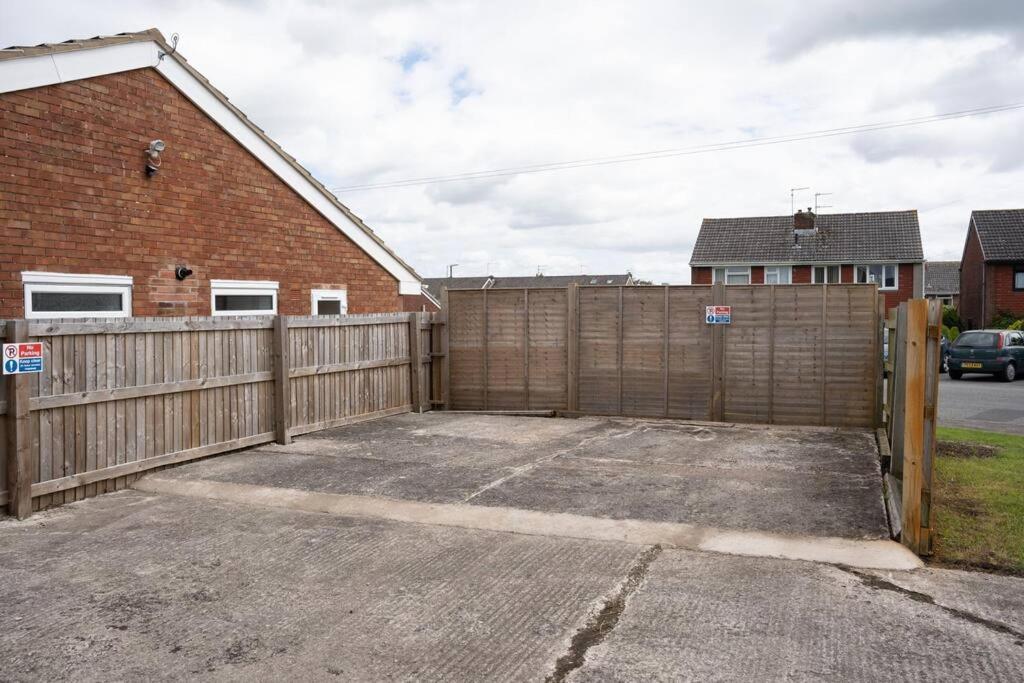 Bungalow In Keynsham Extérieur photo